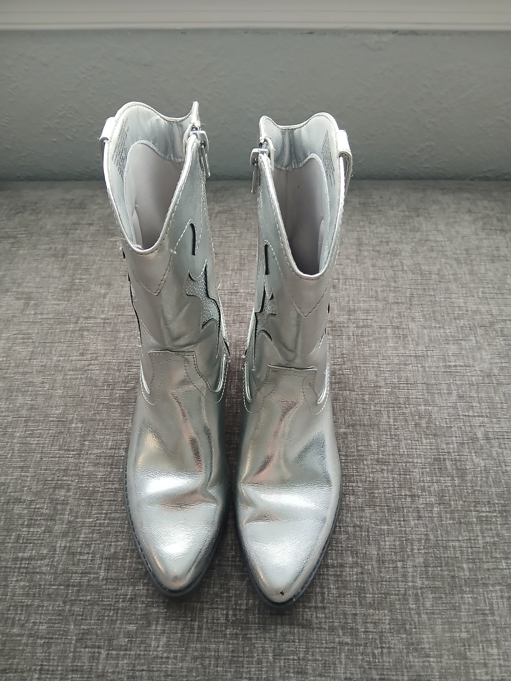 •No Boundaries• Silver Metallic Western Heeled Boots - Picture 2 of 7